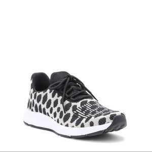 Size 9.5 and 10 Available NWOT, incredibly comfortable.